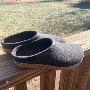GUC Haflinger GZL clog in Charcoal